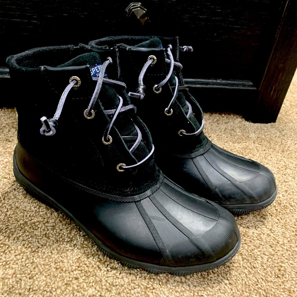 Black sperry boots